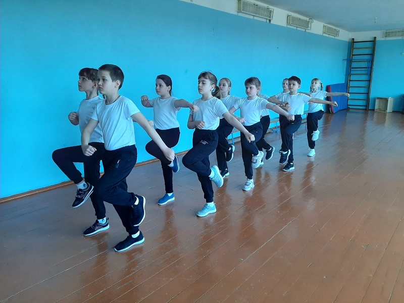 Военно-спортивная игра «Зарница» для обучающихся начальных классов.
