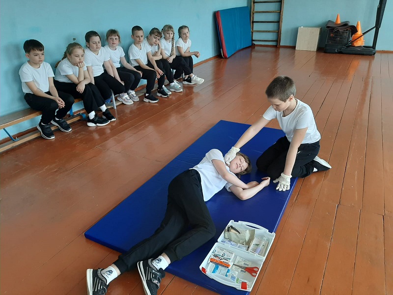 Военно-спортивная игра «Зарница» для обучающихся начальных классов.